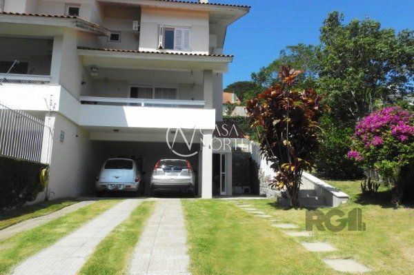 Casa à venda com 3 quartos, 210m², 1 suíte, 6 vagas, Rua Professor Antônio José Remiao no bairro Espírito Santo em Porto Alegre