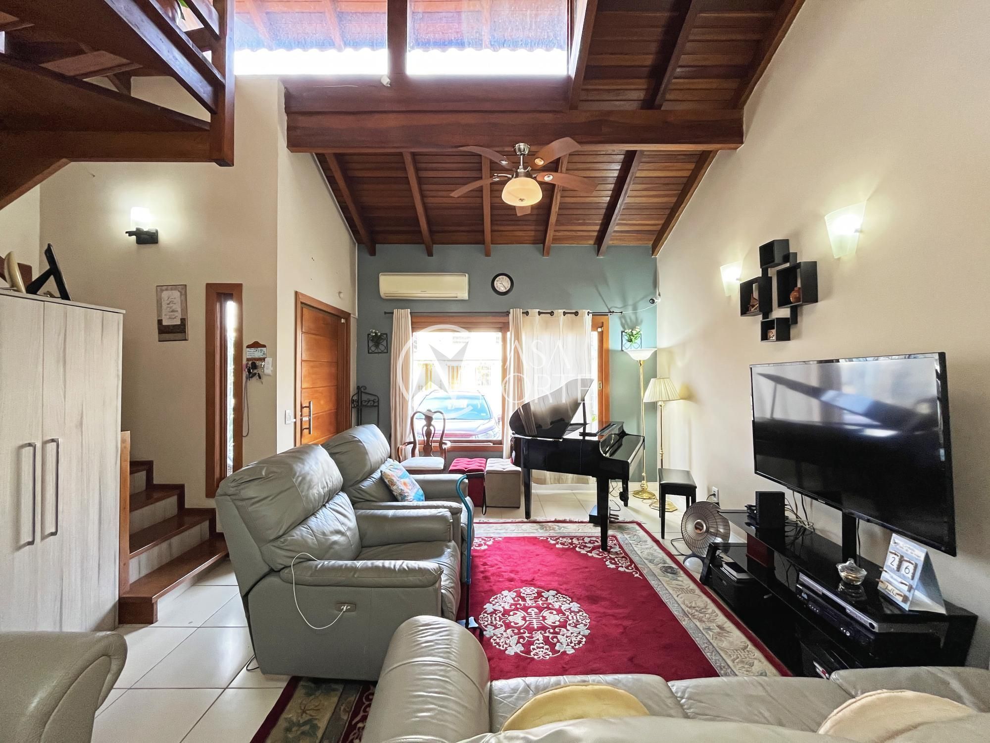 Casa à venda com 3 quartos, 143m², 3 suítes, 2 vagas, Rua Roberto Santini no bairro Hípica em Porto Alegre