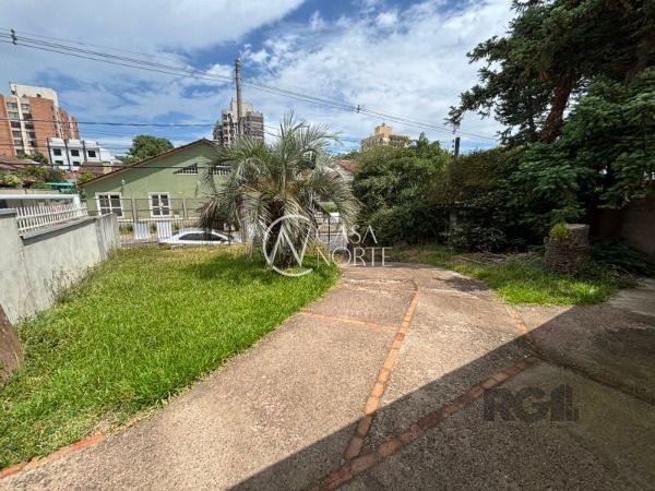 Casa à venda com 3 quartos, 125m², 1 suíte, 4 vagas, Rua Doutor Armando Barbedo no bairro Tristeza em Porto Alegre