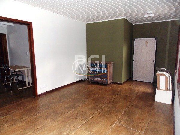 Casa de Condomínio à venda com 3 quartos, 220m², 1 suíte, 4 vagas, Avenida Juca Batista no bairro Hípica em Porto Alegre