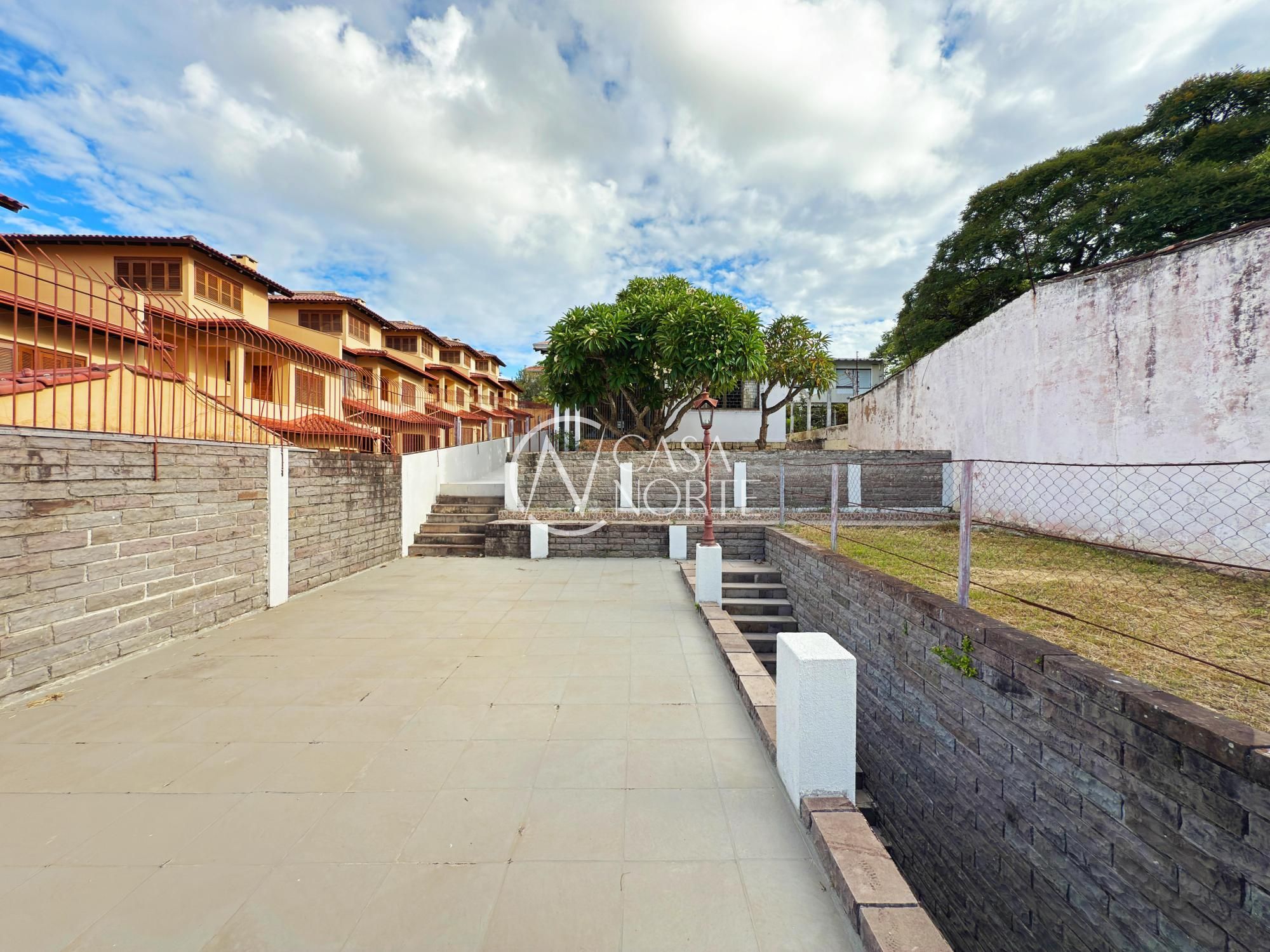 Casa à venda com 6 quartos, 1 suíte, 4 vagas, Avenida Copacabana no bairro Tristeza em Porto Alegre