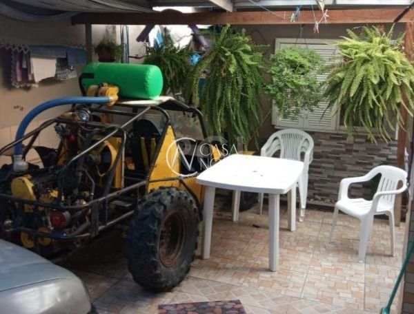 Casa à venda com 3 quartos, 80m², 2 vagas, Rua Antônio Joséphino Perrone no bairro Espírito Santo em Porto Alegre