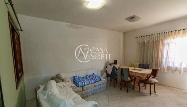 Casa à venda com 5 quartos, 233m², 1 suíte, 3 vagas, Rua Doutor Egydio Michaelsen no bairro Cavalhada em Porto Alegre