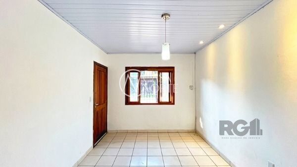Casa à venda com 2 quartos, 120m², 2 vagas, Rua Capitao Pedroso no bairro Restinga em Porto Alegre