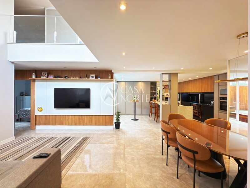 Casa à venda com 4 quartos, 206m², 2 suítes, 2 vagas, Rua Victor Silva no bairro Tristeza em Porto Alegre