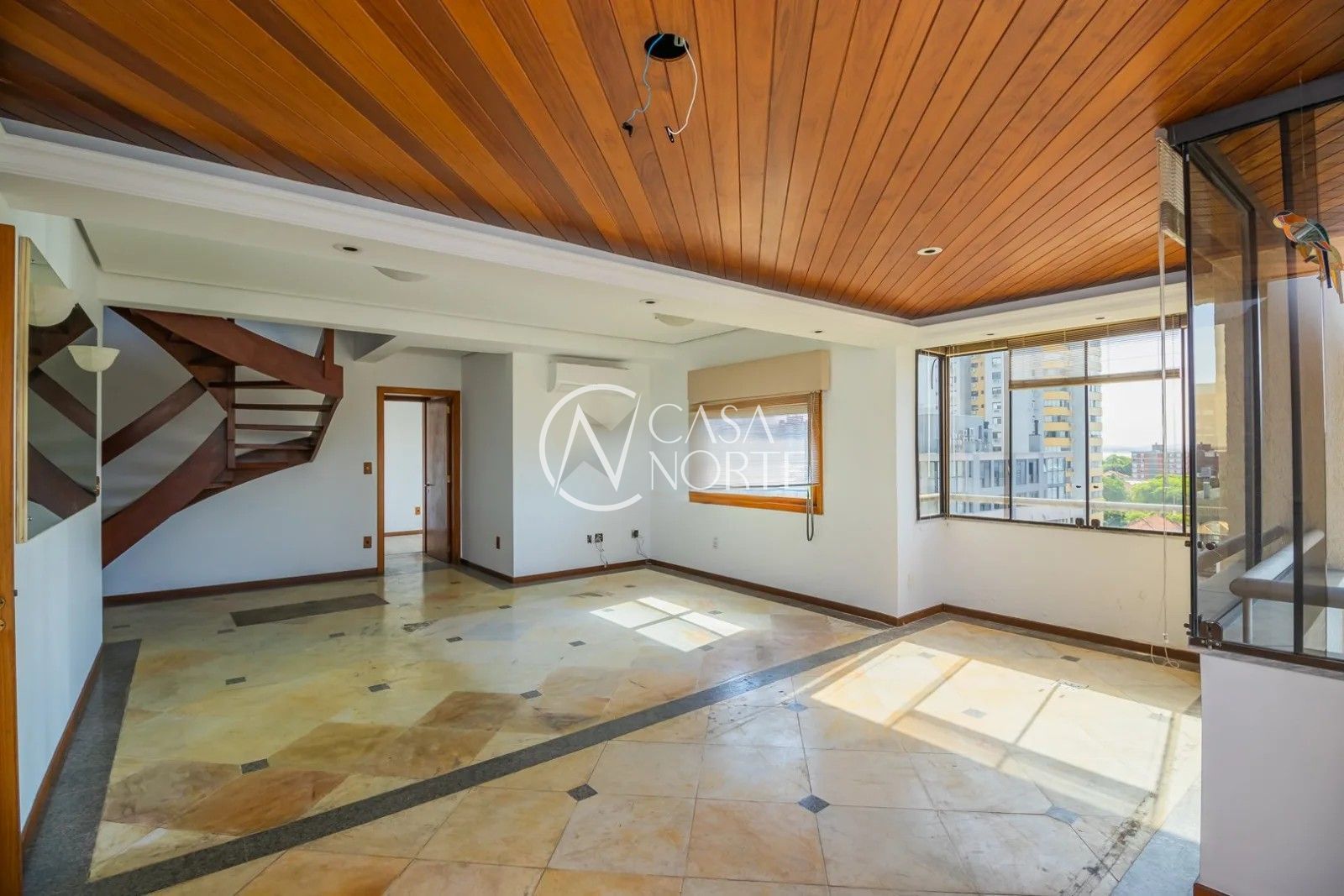 Cobertura à venda com 3 quartos, 262m², 1 suíte, 2 vagas, Avenida Ganzo no bairro Menino Deus em Porto Alegre