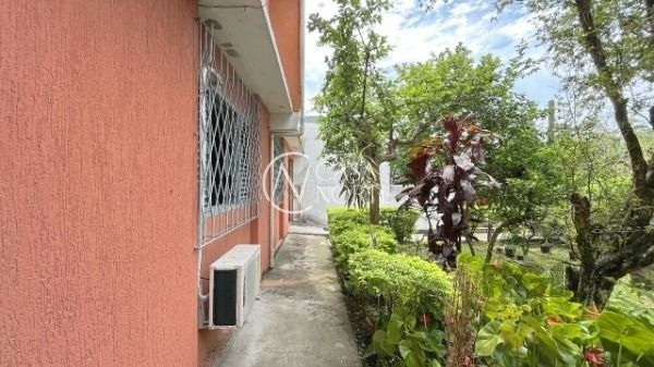 Casa à venda com 3 quartos, 177m², 3 vagas, Avenida Eduardo Prado no bairro Cavalhada em Porto Alegre