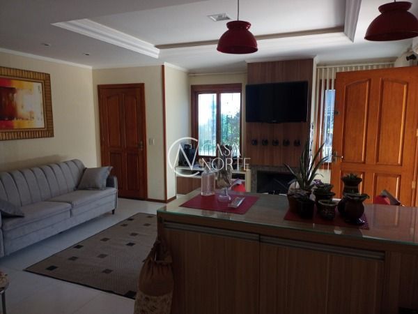 Casa à venda com 3 quartos, 181m², 3 suítes, 2 vagas, Rua Zuzu Angel no bairro Hípica em Porto Alegre