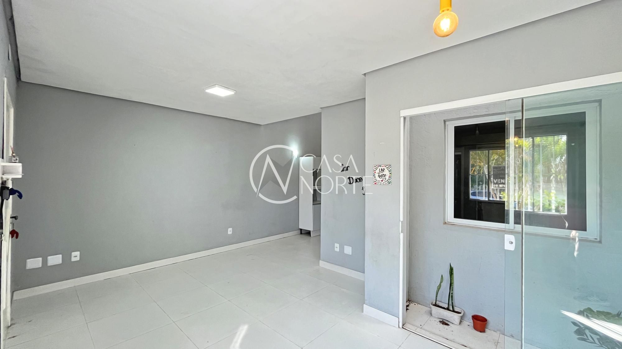 Casa à venda com 2 quartos, 70m², 2 vagas, Rua Lelis Leo Garcia Espartel no bairro Hípica em Porto Alegre