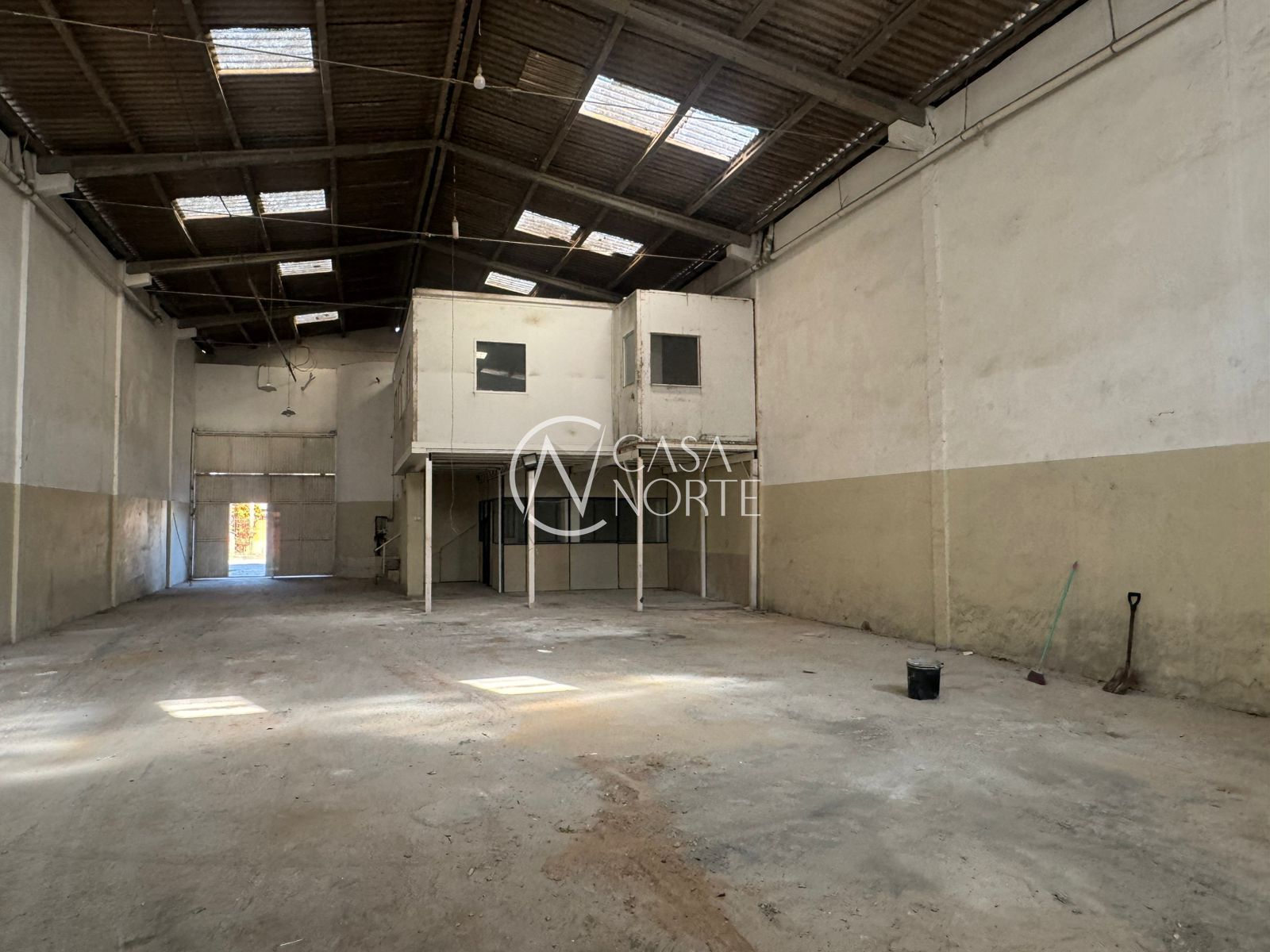 Galpão à venda com 6 quartos, 550m², 4 vagas, Estrada Aracaju no bairro Vila Nova em Porto Alegre