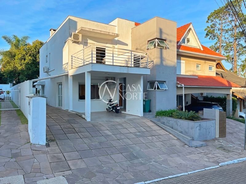 Casa de Condomínio à venda com 3 quartos, 300m², 1 suíte, 3 vagas, Avenida Edgar Pires de Castro no bairro Hípica em Porto Alegre