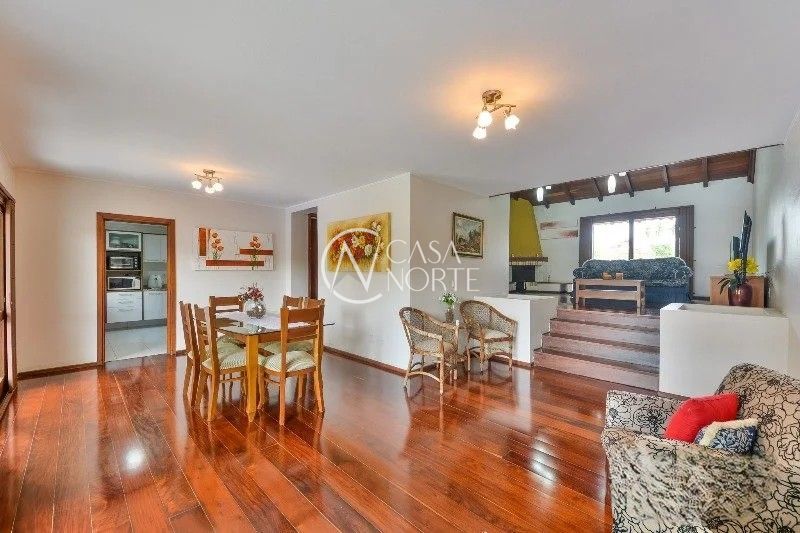 Casa à venda com 3 quartos, 280m², 1 suíte, 2 vagas, Rua Arnaldo Bernardi no bairro Ipanema em Porto Alegre