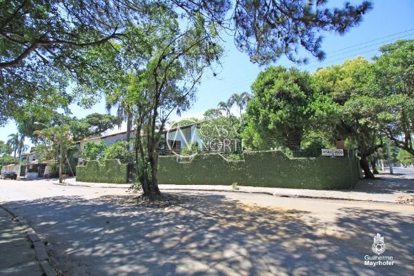 Casa à venda com 3 quartos, 200m², 1 suíte, 4 vagas, Rua Engenheiro Coelho Parreira no bairro Ipanema em Porto Alegre