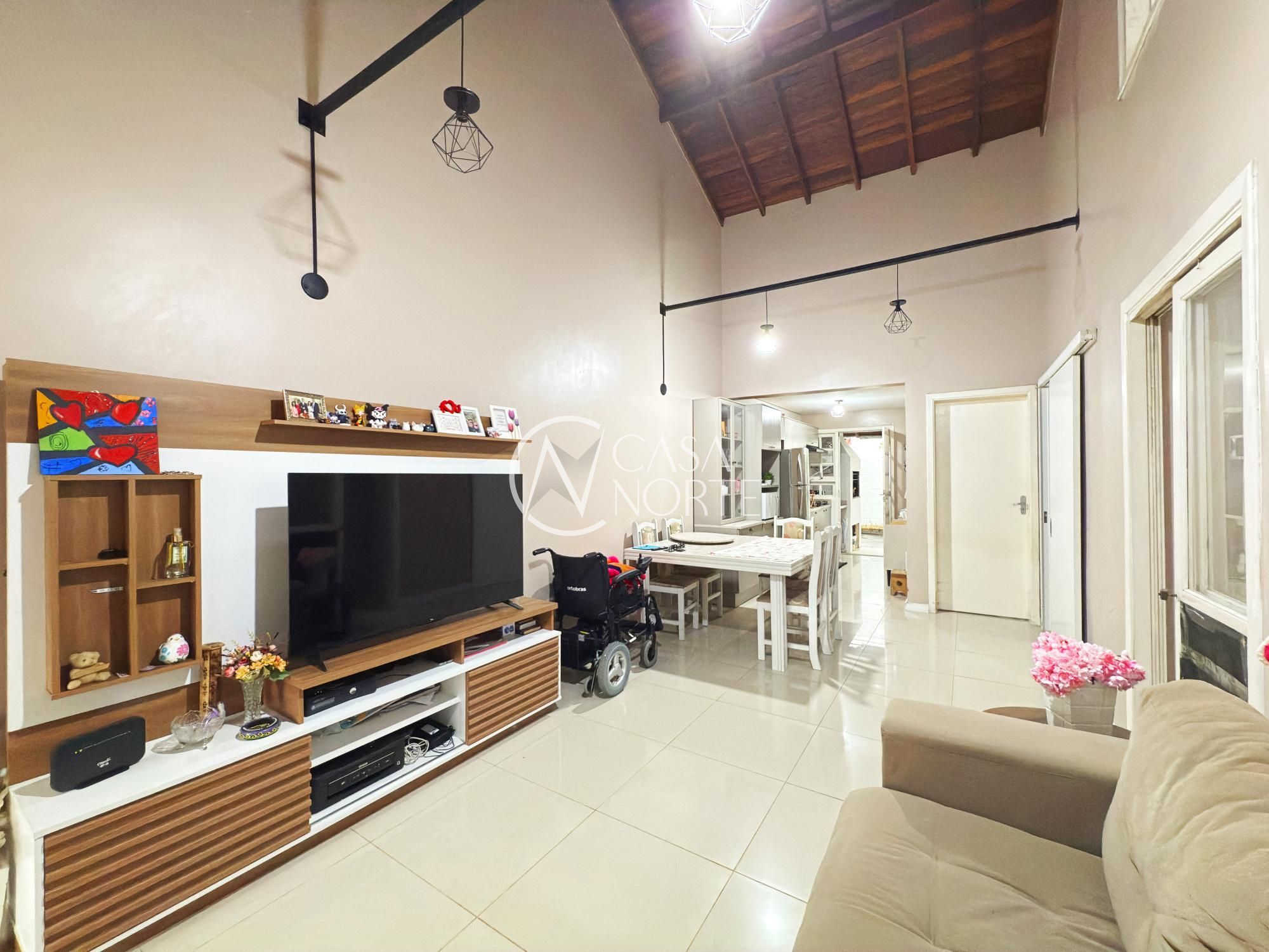 Casa à venda com 2 quartos, 79m², 1 suíte, 2 vagas, Rua Alexio Fagherazzi no bairro Hípica em Porto Alegre