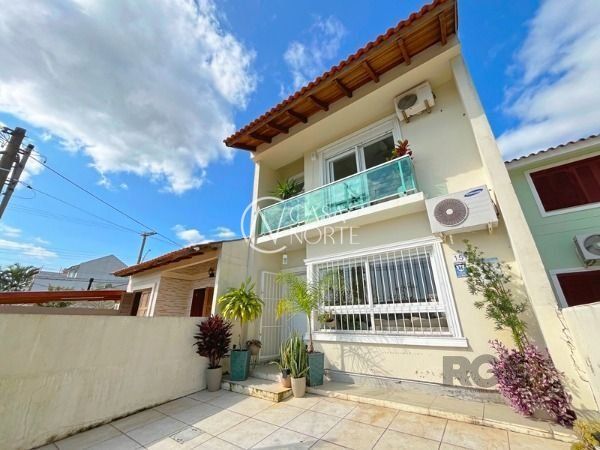 Casa à venda com 3 quartos, 108m², 1 suíte, 2 vagas, Rua Samuel Wainstein no bairro Aberta dos Morros em Porto Alegre