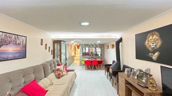 Casa à venda com 4 quartos, 240m², 3 vagas, Rua Taveira Junior no bairro Nonoai em Porto Alegre