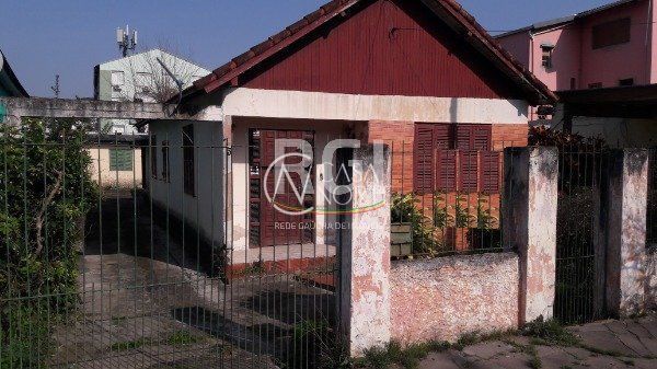 Casa à venda com 3 quartos, 350m², 4 vagas, Rua Alarico Ribeiro no bairro Camaquã em Porto Alegre