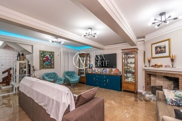 Casa à venda com 4 quartos, 270m², 1 suíte, 4 vagas, Rua Manoel Cabeda Perez no bairro Jardim Isabel em Porto Alegre