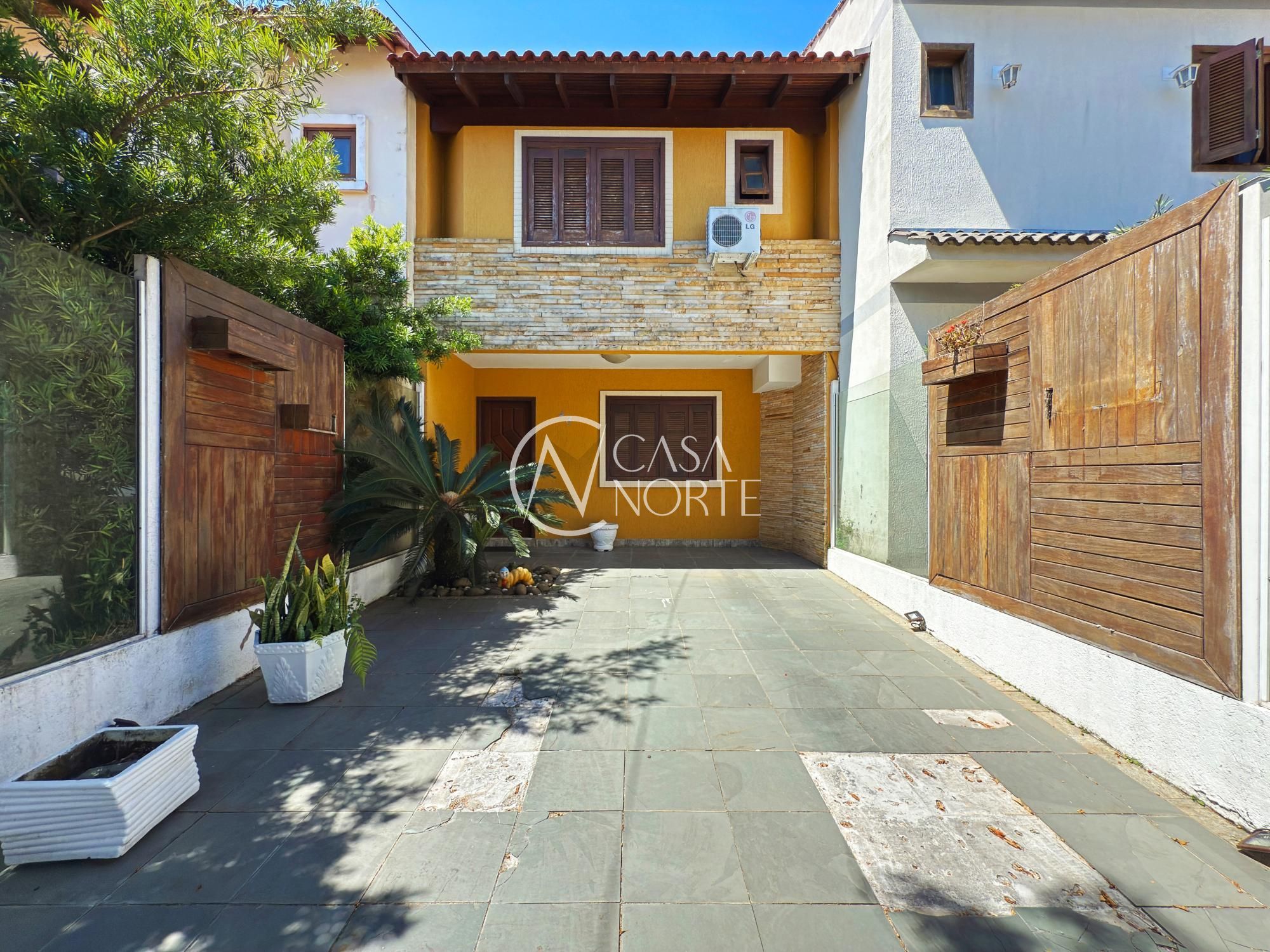 Casa à venda com 3 quartos, 98m², 1 suíte, 2 vagas, Rua Therezinha Rocha da Silva no bairro Aberta dos Morros em Porto Alegre