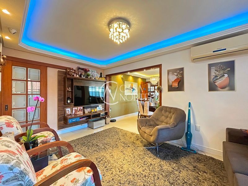 Casa à venda com 4 quartos, 120m², 2 vagas, Rua Aracy de Azevedo José no bairro Santa Tereza em Porto Alegre