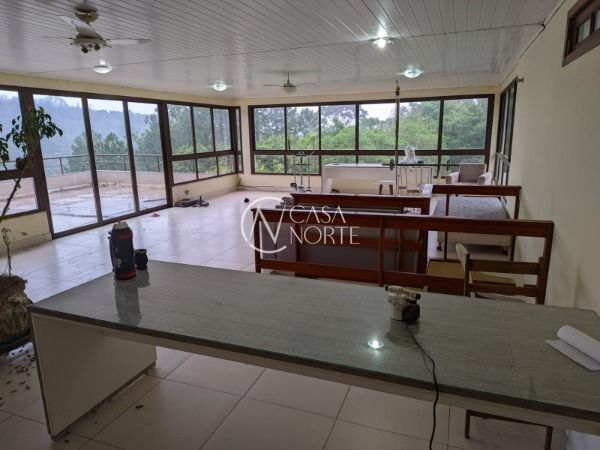 Casa à venda com 4 quartos, 550m², 1 suíte, 2 vagas, Estrada Aracaju no bairro Vila Nova em Porto Alegre