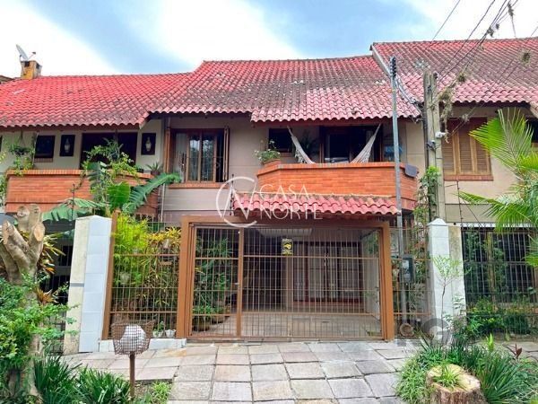 Casa à venda com 3 quartos, 135m², 1 suíte, Rua dos Guenoas no bairro Guarujá em Porto Alegre