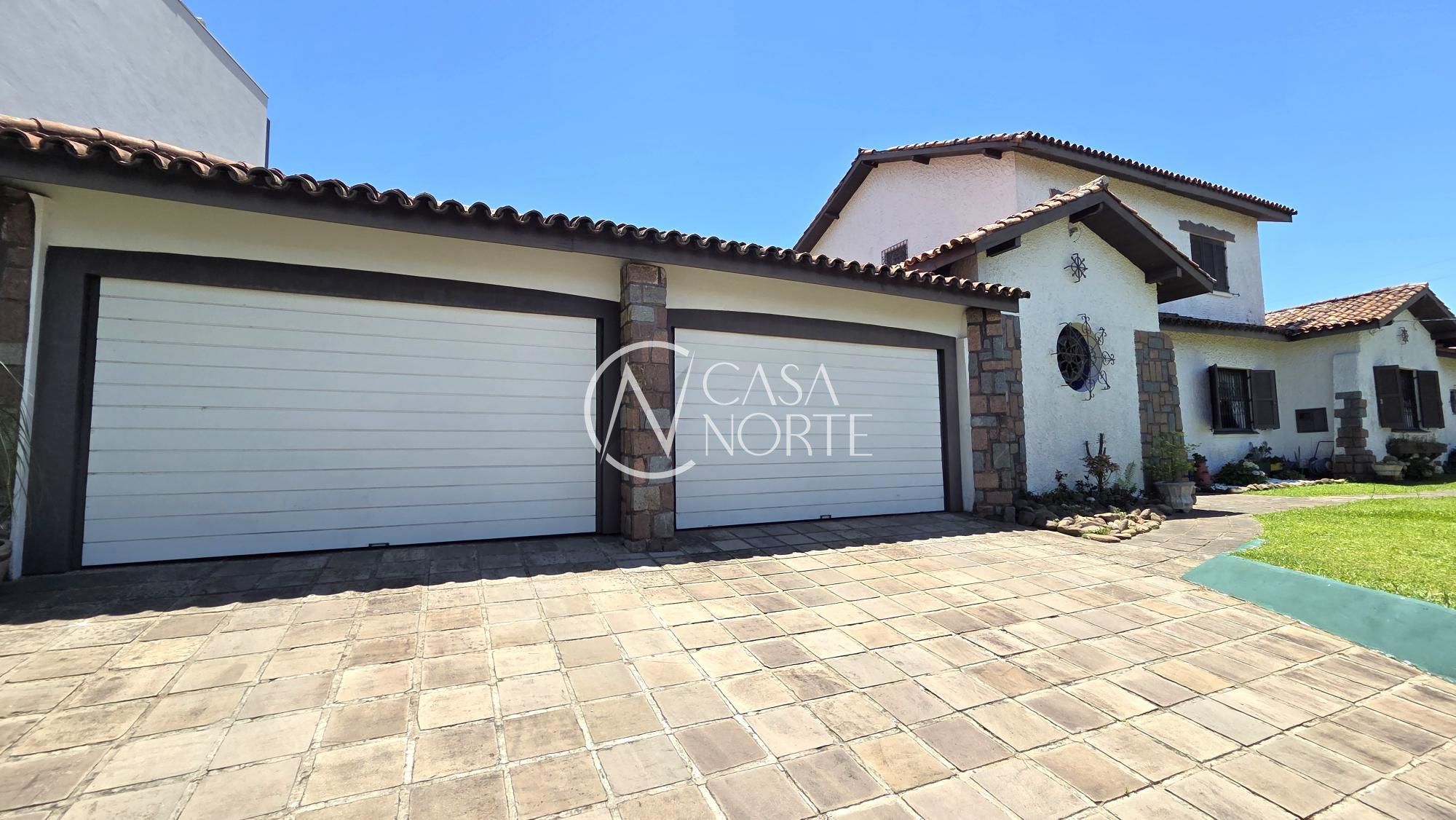 Casa à venda com 4 quartos, 277m², 3 suítes, 3 vagas, Rua Goitacaz no bairro Vila Assunção em Porto Alegre