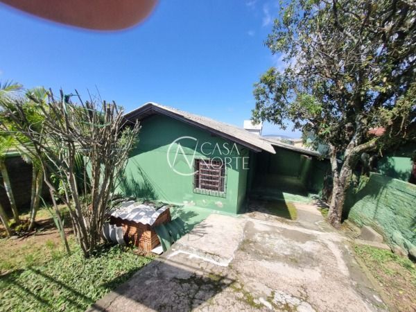 Casa à venda com 1 quarto, 90m², 3 vagas, Rua Serafim de Moraes Martins no bairro Vila Nova em Porto Alegre