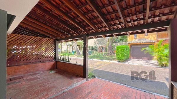 Casa de Condomínio à venda com 2 quartos, 122m², 1 vaga, Avenida Juca Batista no bairro Cavalhada em Porto Alegre