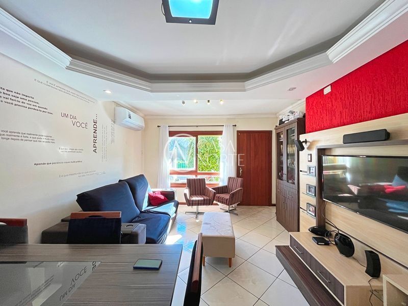 Casa à venda com 2 quartos, 108m², 1 suíte, 2 vagas, Pau Brasil no bairro Hípica em Porto Alegre