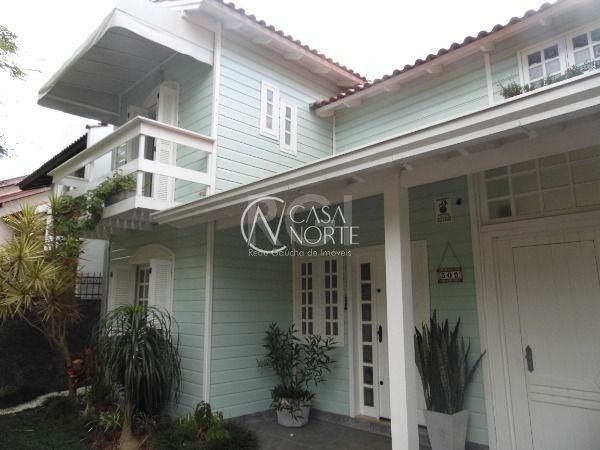 Sobrado à venda com 3 quartos, 208m², 1 suíte, 4 vagas, Rua Gregorio da Fonseca no bairro Nonoai em Porto Alegre