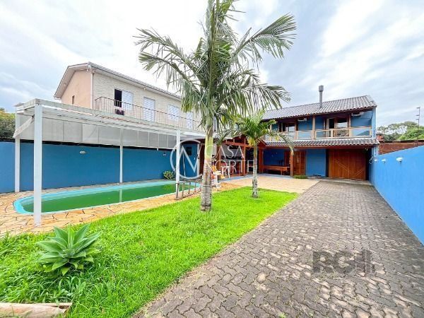 Casa à venda com 4 quartos, 399m², 1 suíte, 6 vagas, Rua Jerolomo Minuzo no bairro Vila Nova em Porto Alegre