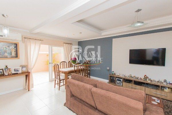 Casa à venda com 3 quartos, 187m², 1 suíte, 2 vagas, Rua Rincao no bairro Ipanema em Porto Alegre