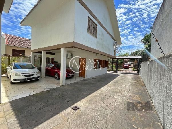 Casa de Condomínio à venda com 3 quartos, 197m², 1 suíte, 2 vagas, Rua Victor Silva no bairro Camaquã em Porto Alegre