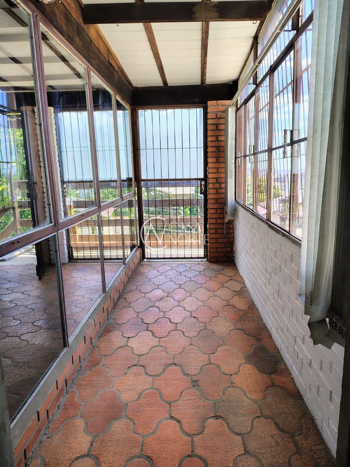 Casa à venda com 3 quartos com 300m², 1 suíte, 6 vagas, Rua Lindolfo Color no bairro Medianeira em Porto Alegre