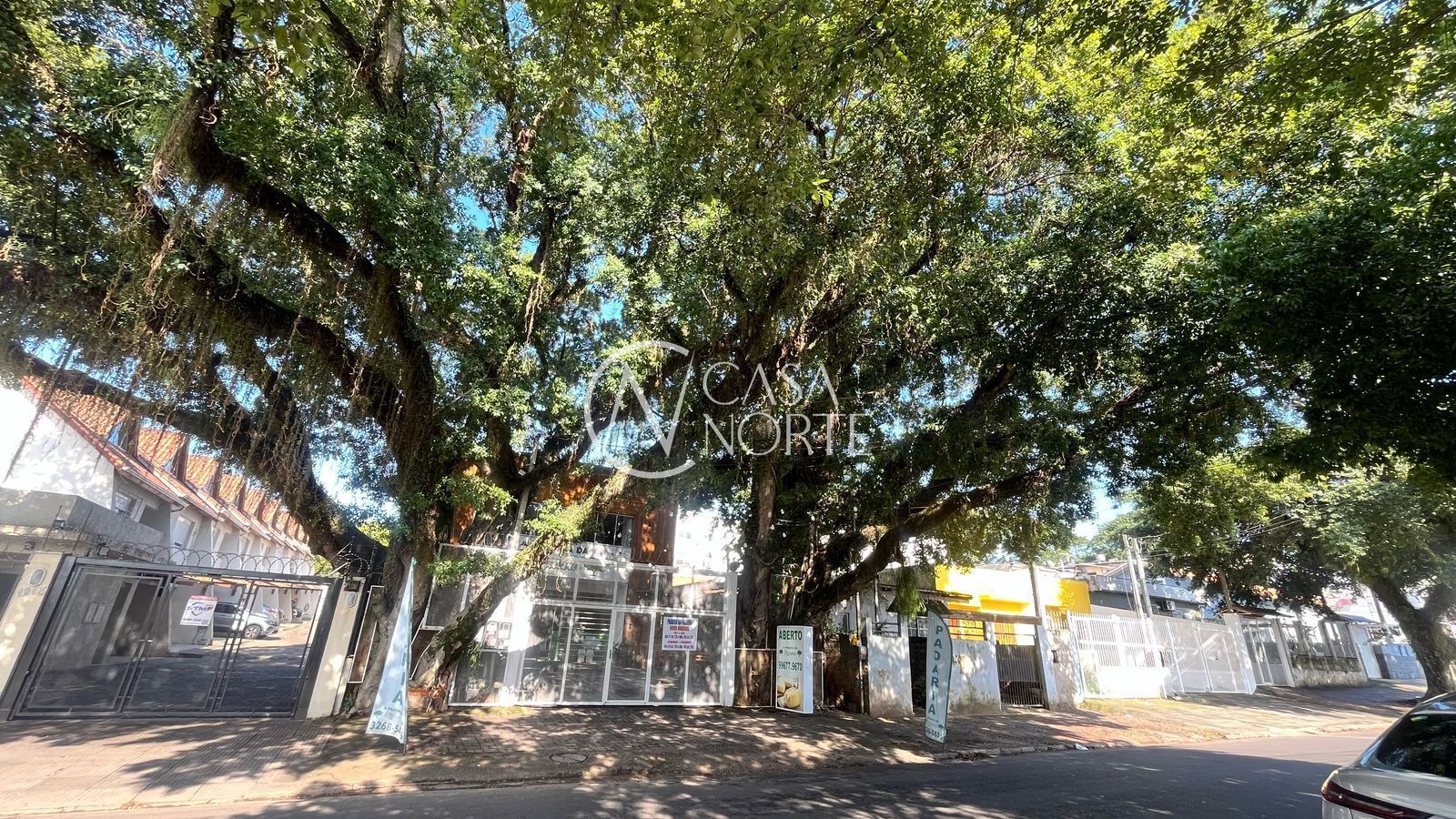 Ponto Comercial à venda , 193m², 3 vagas, Rua Doutor Pereira Neto no bairro Tristeza em Porto Alegre