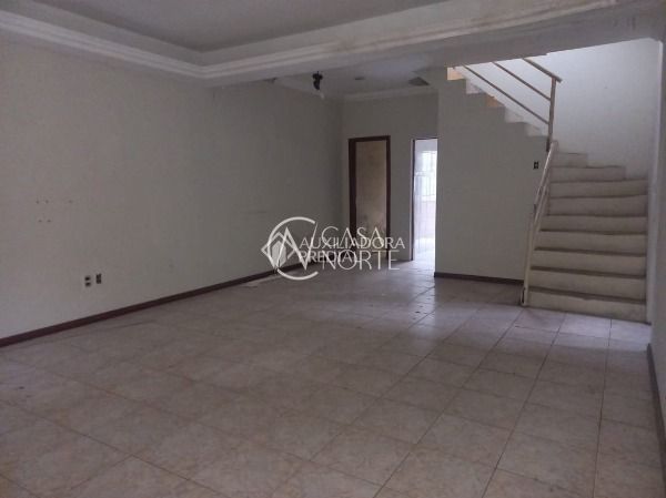 Sobrado à venda com 5 quartos, 340m², 4 vagas, Rua Intendente Alfredo Azevedo no bairro Glória em Porto Alegre