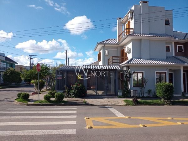 Casa à venda com 3 quartos, 181m², 3 suítes, 2 vagas, Rua Zuzu Angel no bairro Hípica em Porto Alegre