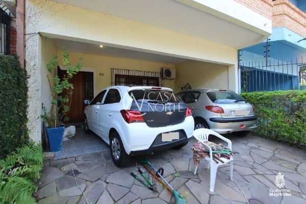 Casa à venda com 4 quartos, 200m², 1 suíte, 3 vagas, Rua Doutor Pio Angelo no bairro Ipanema em Porto Alegre