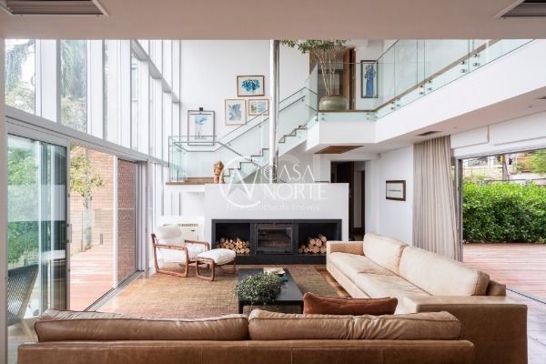 Casa à venda com 4 quartos, 463m², 4 suítes, 4 vagas, Rua Professor Emilio Meyer no bairro Vila Conceição em Porto Alegre