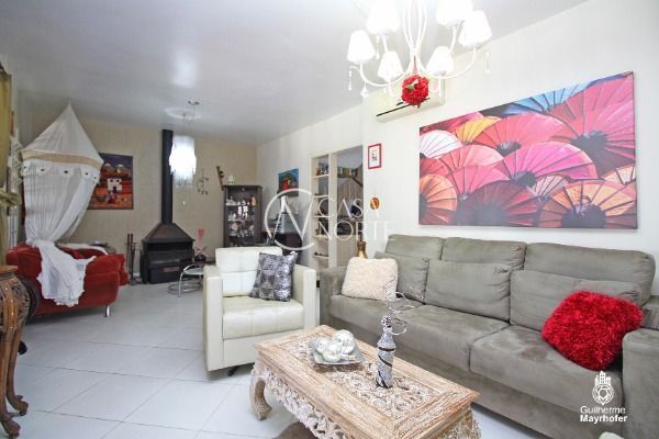 Casa à venda com 3 quartos, 219m², 1 suíte, 2 vagas, Rua Fortunato Della Casa no bairro Espírito Santo em Porto Alegre