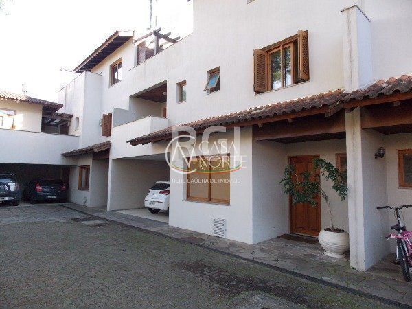 Casa à venda com 4 quartos, 334m², 1 suíte, 2 vagas, Travessa Pedra Redonda no bairro Ipanema em Porto Alegre