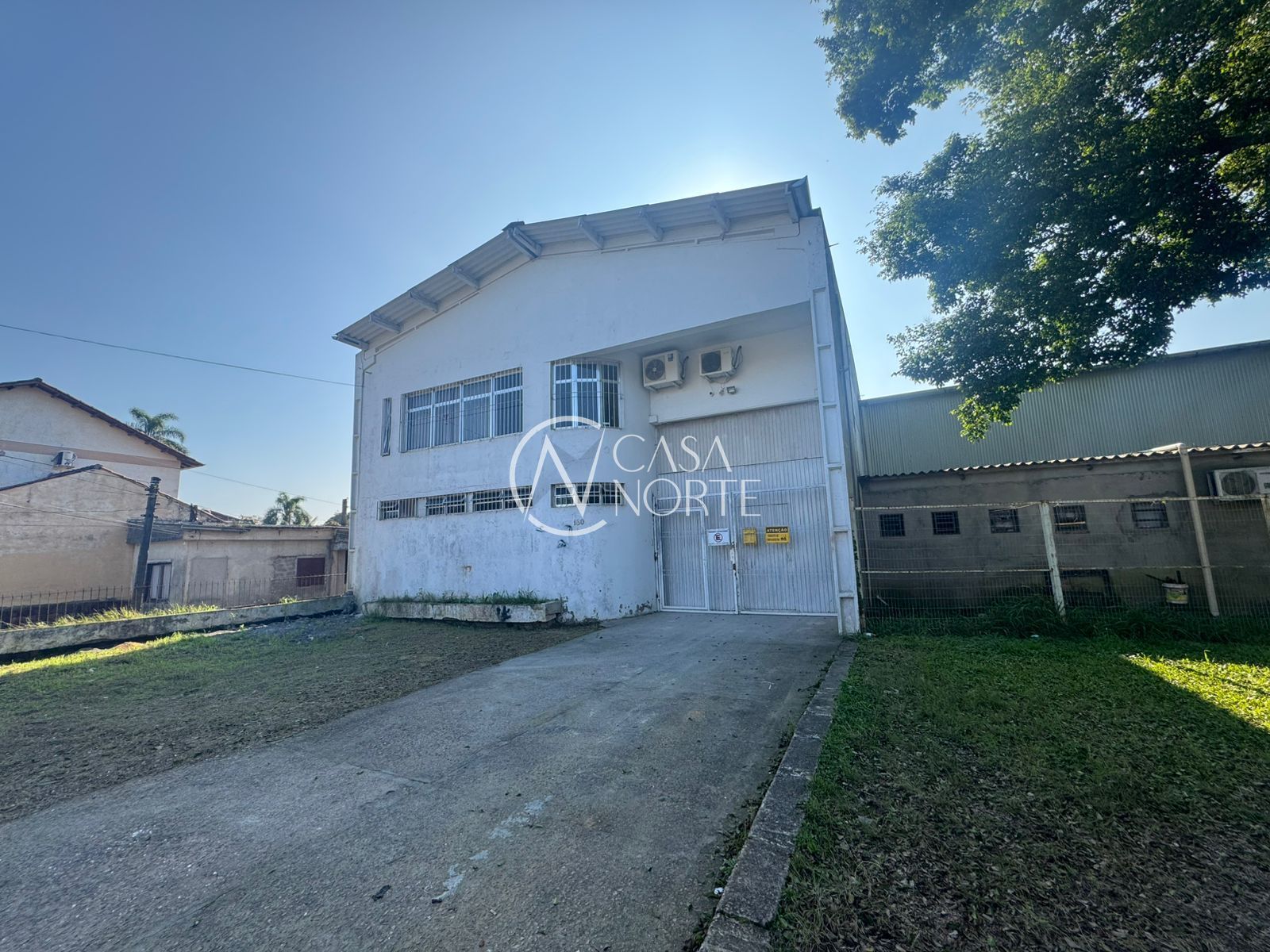 Galpão à venda com 6 quartos, 550m², 4 vagas, Estrada Aracaju no bairro Vila Nova em Porto Alegre