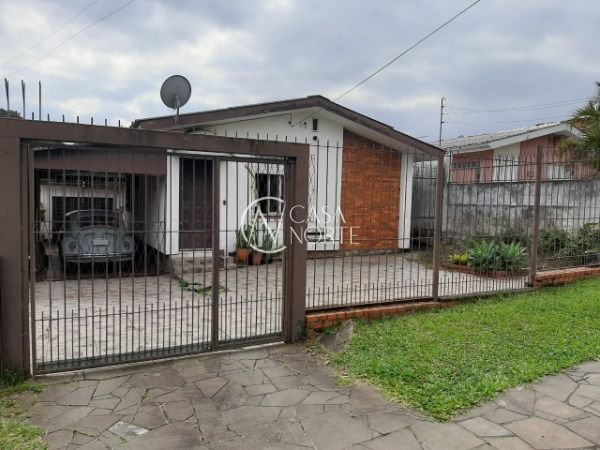 Casa à venda com 3 quartos, 220m², 3 vagas, Avenida Joracy Camargo no bairro Santa Tereza em Porto Alegre