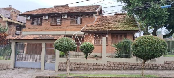 Casa à venda com 3 quartos, 228m², 1 suíte, 4 vagas, Rua Leme no bairro Ipanema em Porto Alegre