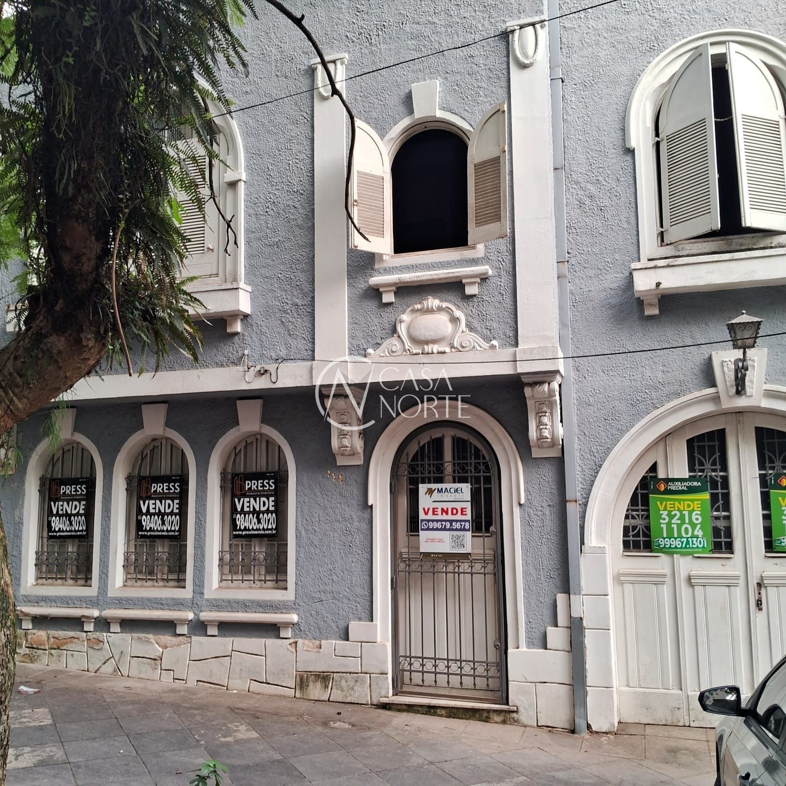 Casa à venda com 4 quartos, 160m², 2 vagas, Rua Castro Alves no bairro Independência em Porto Alegre