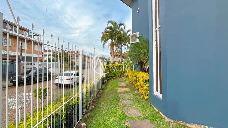 Casa à venda com 3 quartos, 285m², 1 suíte, 4 vagas, Rua Paulo Derly Strehl no bairro Espírito Santo em Porto Alegre
