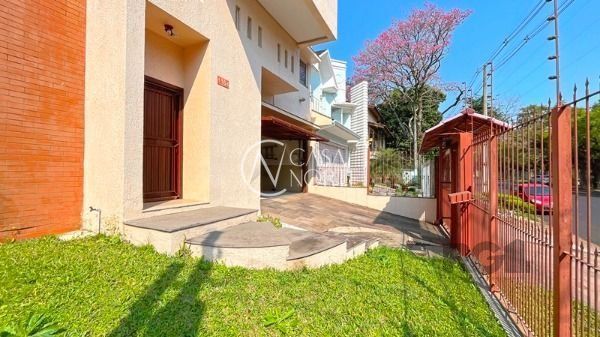 Casa à venda com 4 quartos, 329m², 1 suíte, 3 vagas, Avenida Fabio Araujo Santos no bairro Nonoai em Porto Alegre