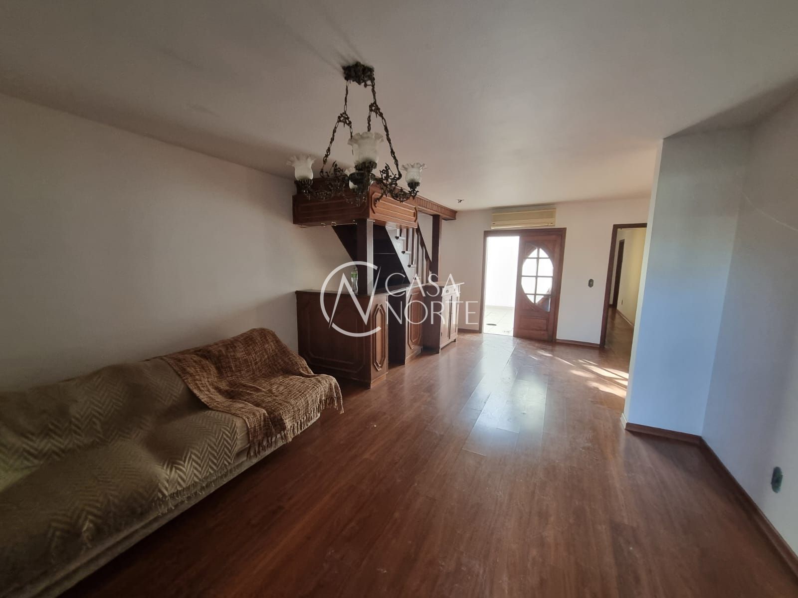 Casa à venda com 3 quartos, 230m², 1 suíte, 3 vagas, Rua Victor Silva no bairro Camaquã em Porto Alegre