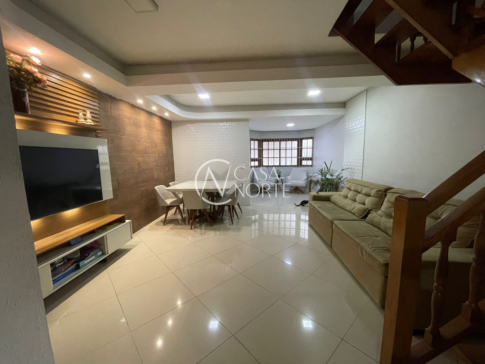 Casa à venda com 3 quartos, 145m², 2 vagas, Rua Silvester Sauter no bairro Hípica em Porto Alegre